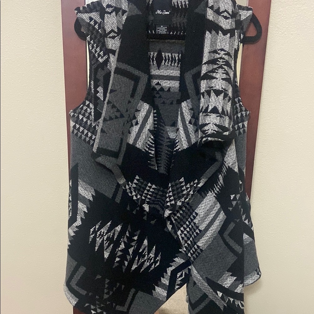 Mo Chic Black and Gray Geometric Vest